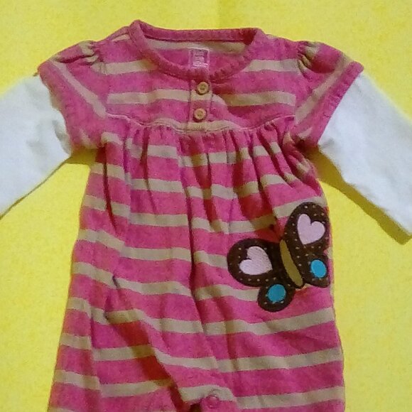 Carters Baby girl pink newborn bundle with booties - Picture 3 of 7